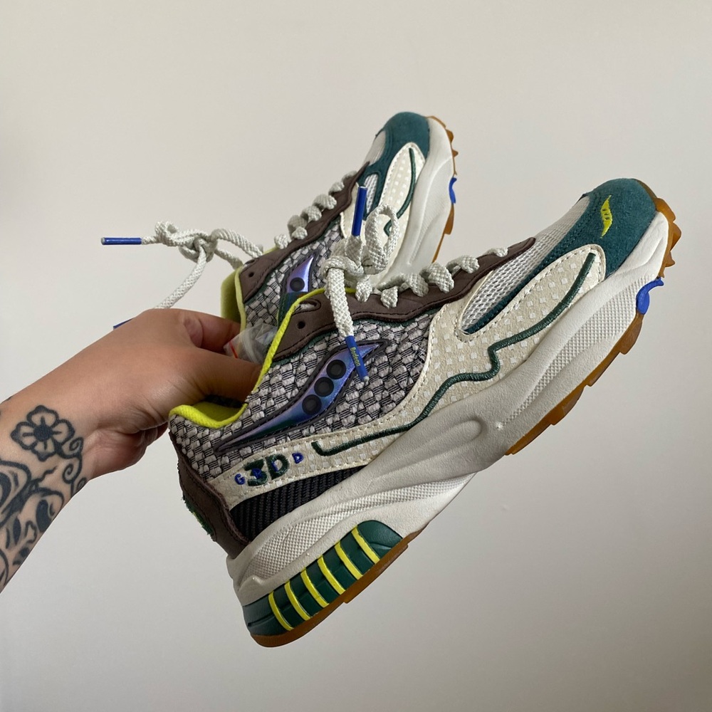 Saucony 3D grid hurricane shoes